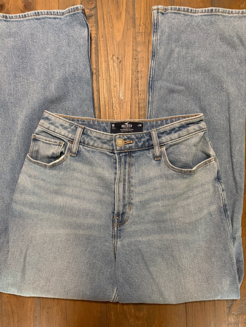Hollister Light Wash Ultra High-Rise Dad Jeans